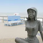 By Epernay Square With Sea View