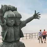 By Epernay Square With Sea View