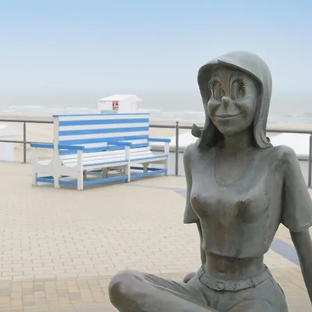 By The Sea Dike * Middelkerke