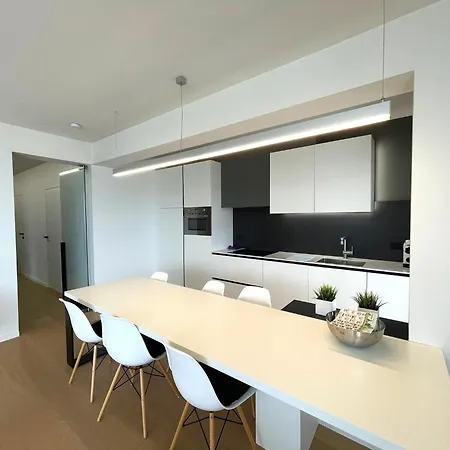 By Epernay Square With Sea View Daire