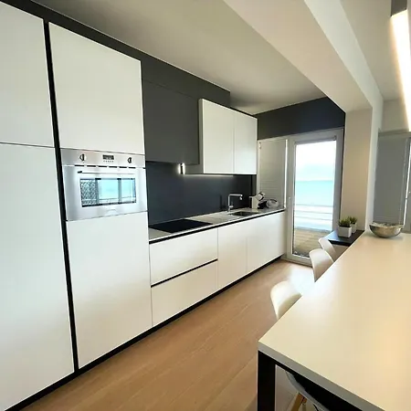 By Epernay Square With Sea View