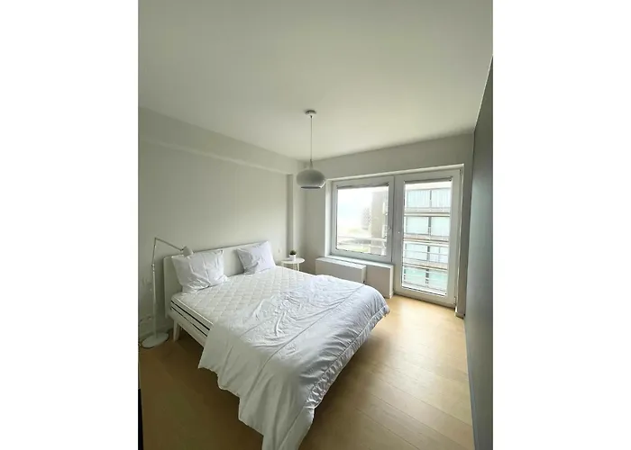 By Epernay Square With Sea View